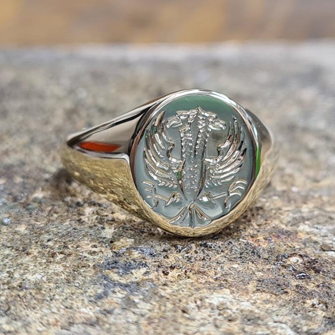 Gold gents signet ring oval family crest