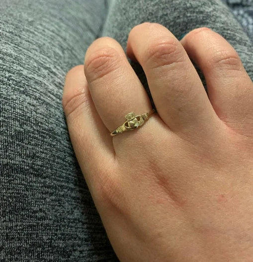 Claddagh ring in White Gold Dainty