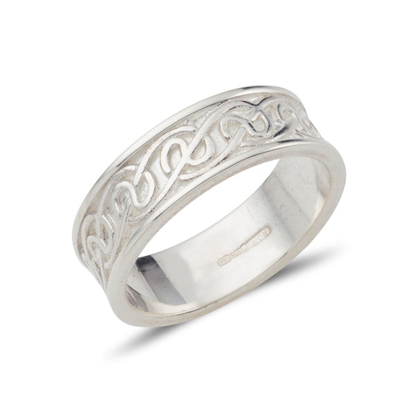 sterling silver gents celtic lovers not ring the design is in the centre  and there is raised rimms at the edge
