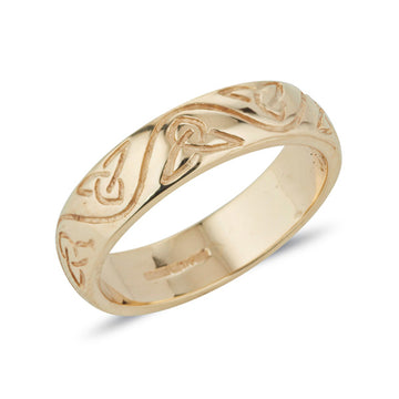 Celtic design ring with Trinity knot engraved