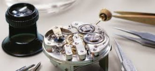 this picture shows ta mechanical watch movement